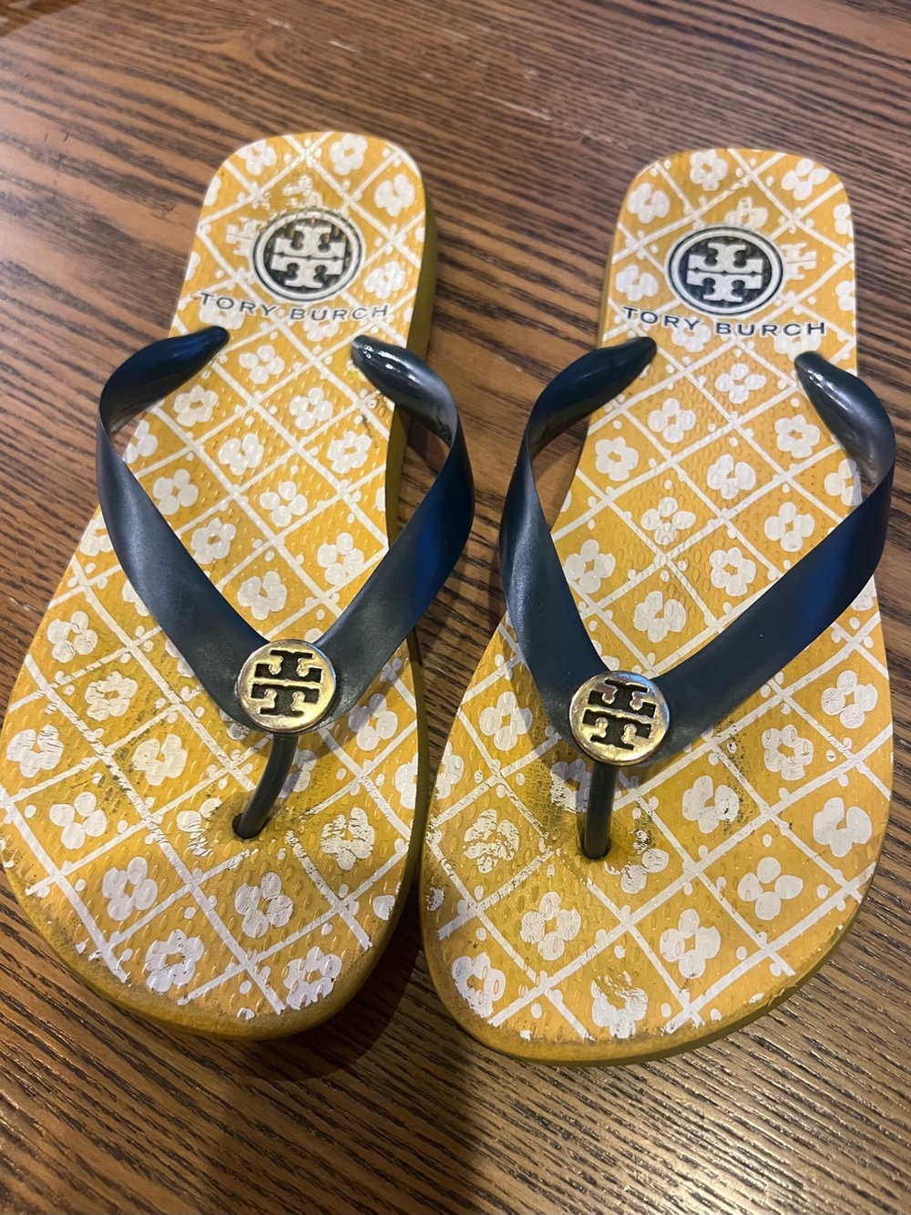 Tory Burch Navy Flip Flops Yellow Floral Logo Thong Sandals Womens 7 Beach